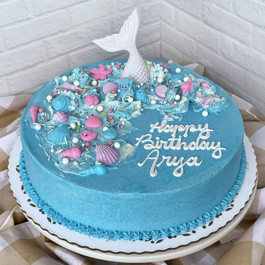 Cake with mermaid tail and wave bouquet